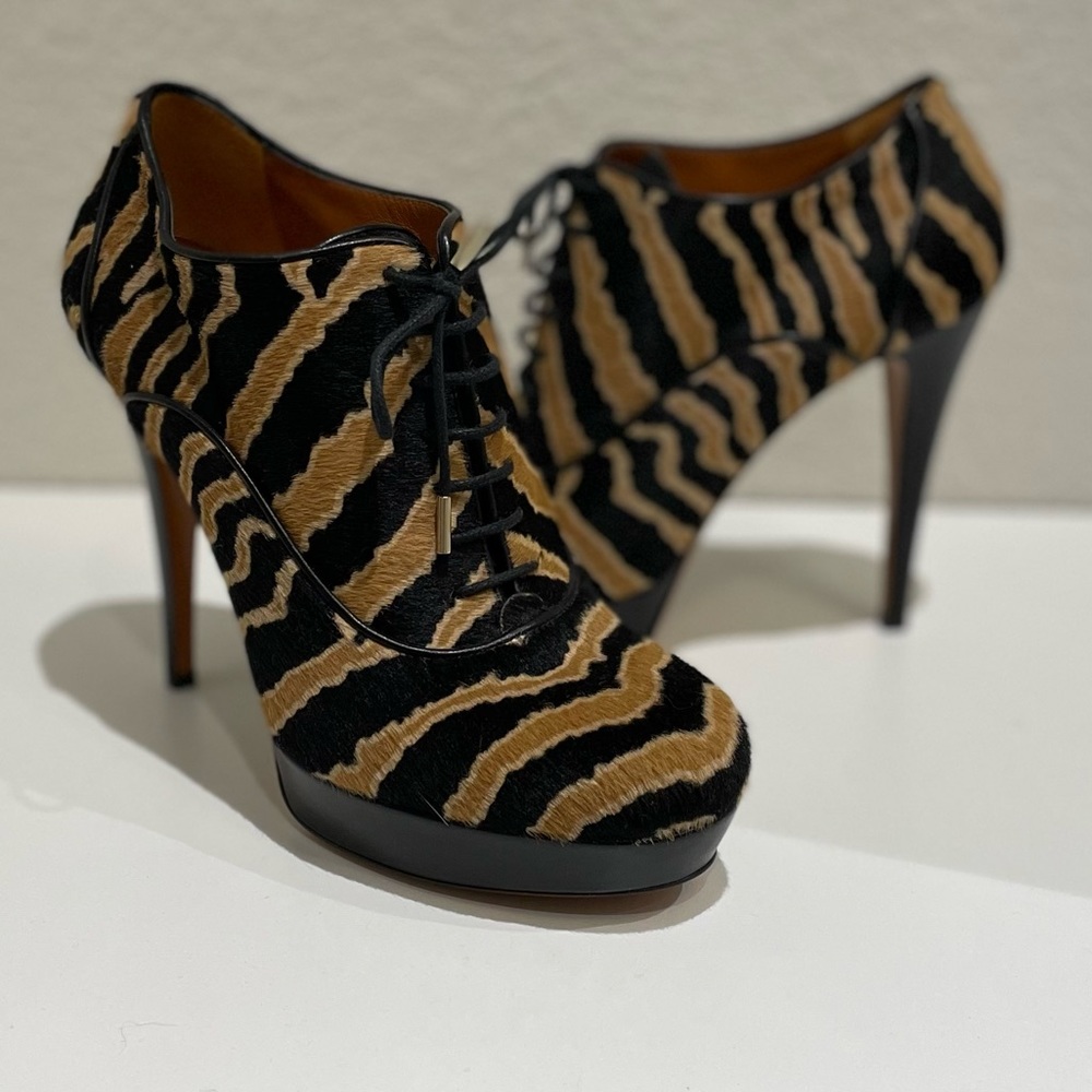 Gucci Betty Zebra Pony Hair Lace-up Booties - Picture 3 of 11